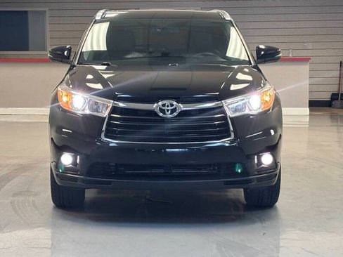Used 2014 Toyota Highlander XLE FWD image 4
