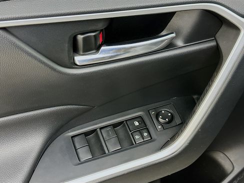 Used 2019 Toyota RAV4 XLE FWD image 15