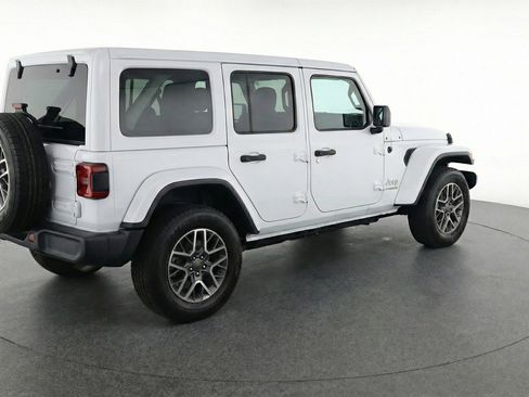 Used 2025 Jeep Wrangler Sahara image 9