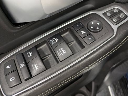 Used 2024 RAM 2500 Big Horn w/ Sport Appearance Package image 9