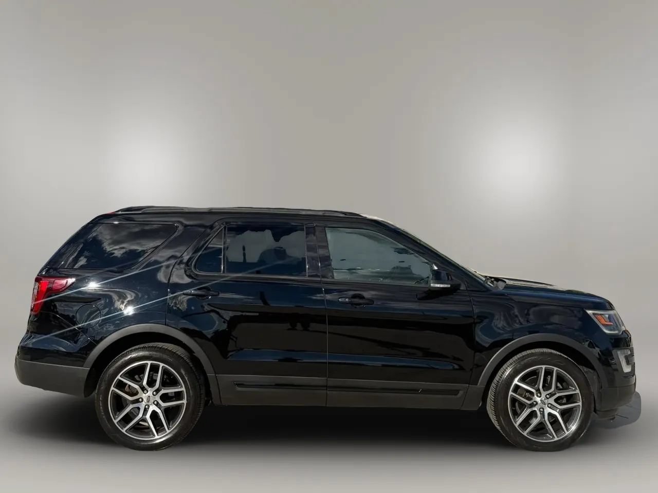 Used 2017 Ford Explorer Sport w/ Equipment Group 401A AWD/4WD image 7