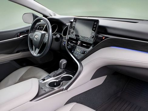 Used 2023 Toyota Camry XLE w/ Navigation Package FWD image 19