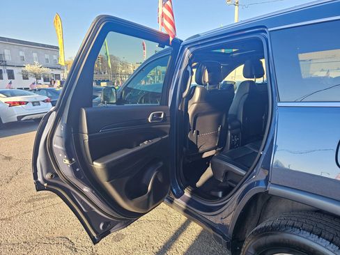 Used 2020 Jeep Grand Cherokee Limited AWD/4WD image 10
