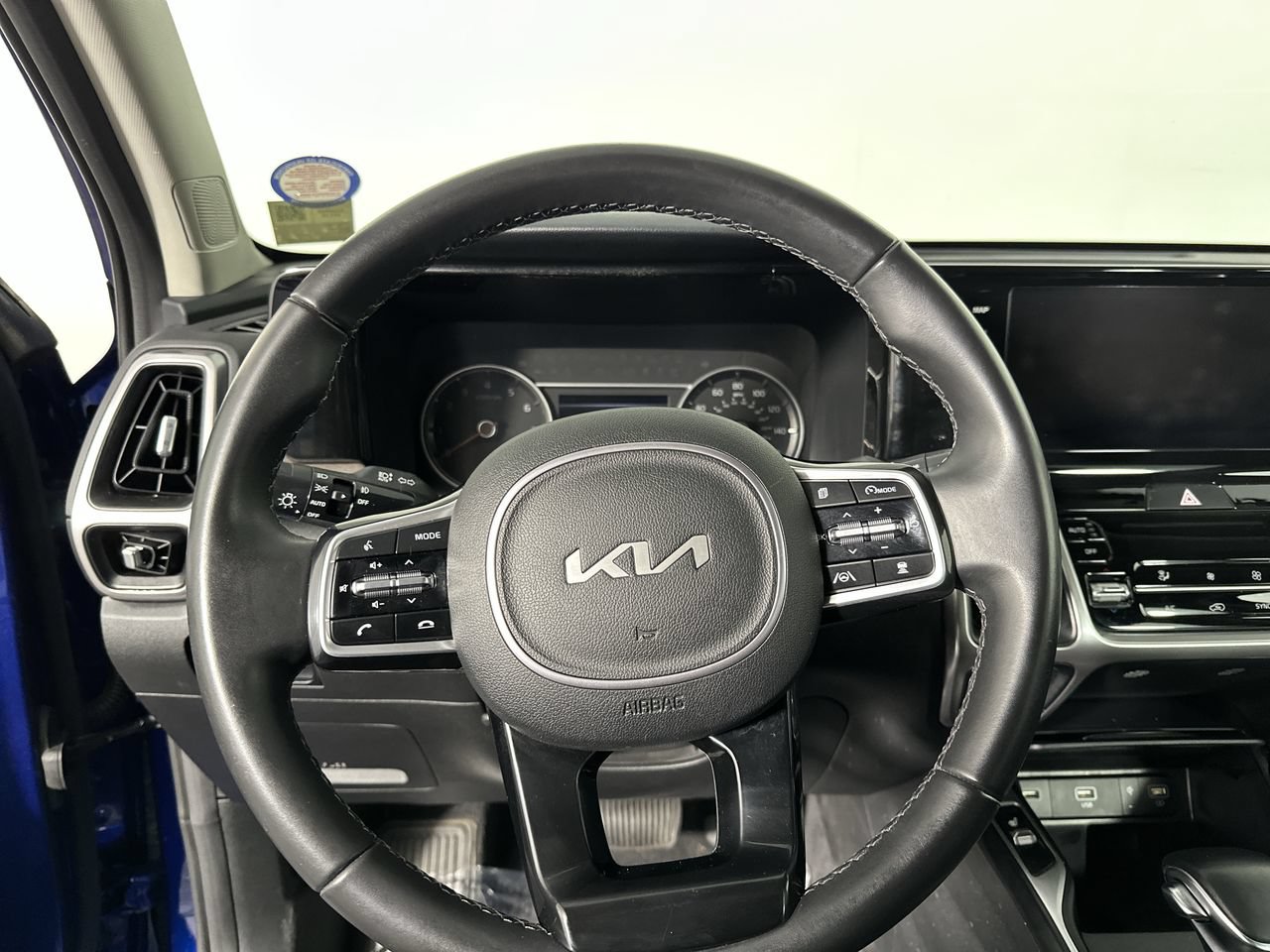 Used 2023 Kia Sorento EX w/ Panoramic Sunroof Package FWD image 5