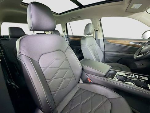 New 2025 Volkswagen Atlas SE image 29