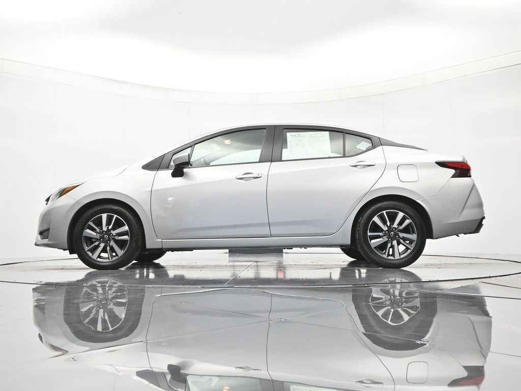 Used 2025 Nissan Versa SV FWD image 43