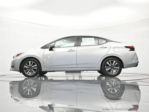 Used 2025 Nissan Versa SV FWD image 43