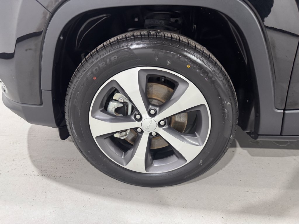 Used 2022 Jeep Cherokee Limited AWD/4WD image 8