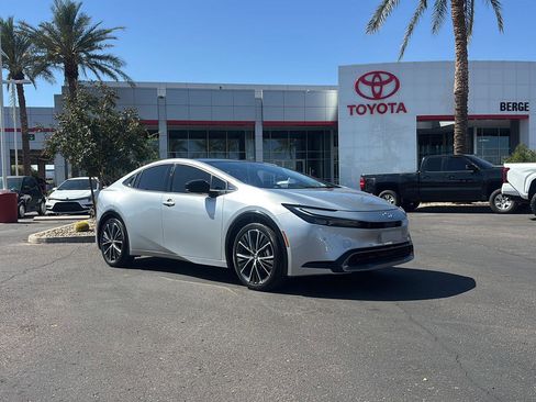 Used 2025 Toyota Prius XLE image 1