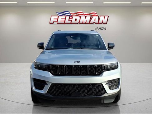 Used 2022 Jeep Grand Cherokee Altitude image 12