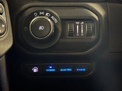 Used 2022 Jeep Wrangler Unlimited Sahara w/ Cold Weather Group AWD/4WD image 14