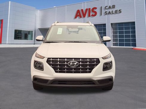 Used 2025 Hyundai Venue SEL FWD image 2