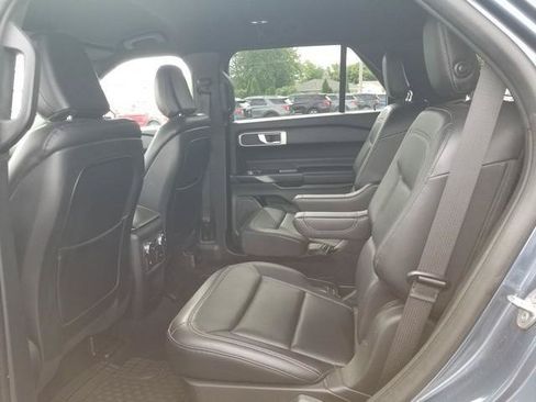 Used 2020 Ford Explorer XLT w/ Equipment Group 202A AWD/4WD image 15