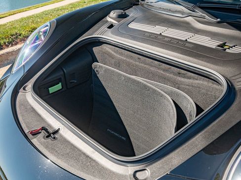 Used 2018 Porsche 911 Carrera 4S image 11