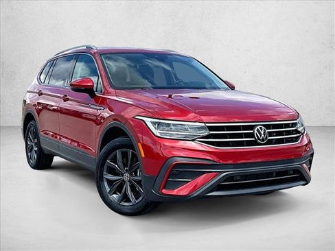 Used 2023 Volkswagen Tiguan SE FWD image 12