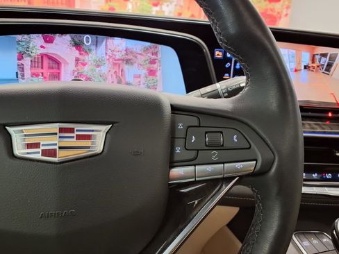 Used 2024 Cadillac Escalade ESV Premium Luxury RWD image 30
