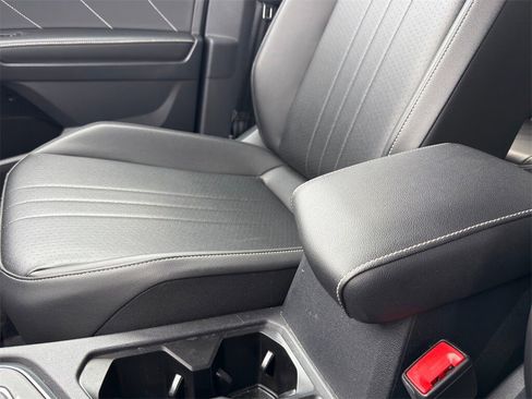 Used 2022 Volkswagen Tiguan SE image 21