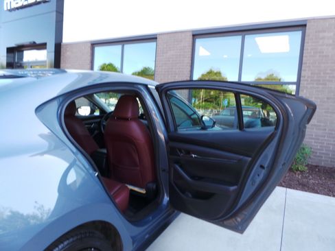Used 2022 MAZDA MAZDA3 s FWD image 31