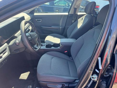 Used 2025 Kia K4 LXS image 25