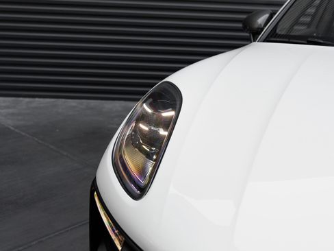 Certified 2025 Porsche Macan Turbo AWD/4WD image 38