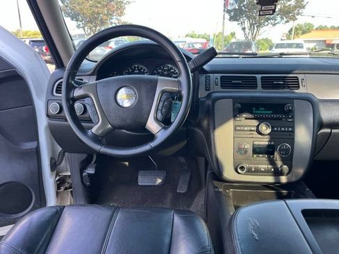 Used 2011 Chevrolet Avalanche LT AWD/4WD image 16