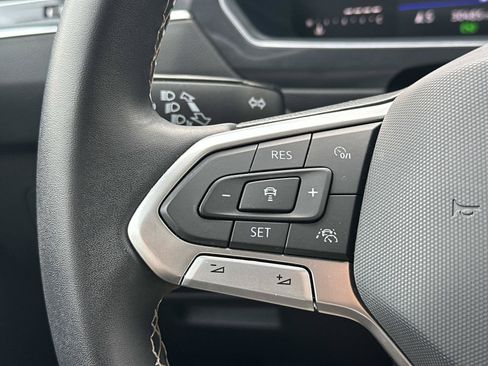 Used 2023 Volkswagen Tiguan SE AWD/4WD image 21