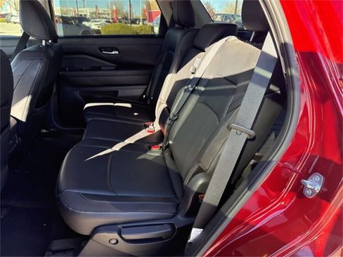 Used 2022 Nissan Pathfinder SL image 12