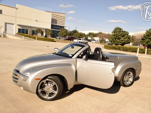 Used 2006 Chevrolet SSR w/ Preferred Equipment Group image 7