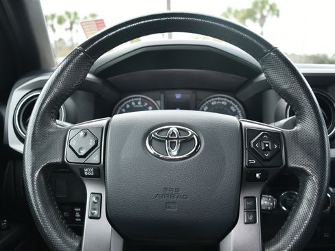 Used 2020 Toyota Tacoma TRD Off-Road image 10