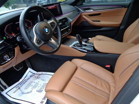 Used 2023 BMW M550i xDrive w/ Executive Package image 10