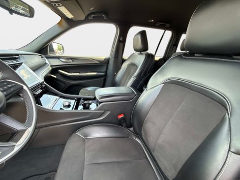 Certified 2023 Jeep Grand Cherokee Altitude AWD/4WD image 24