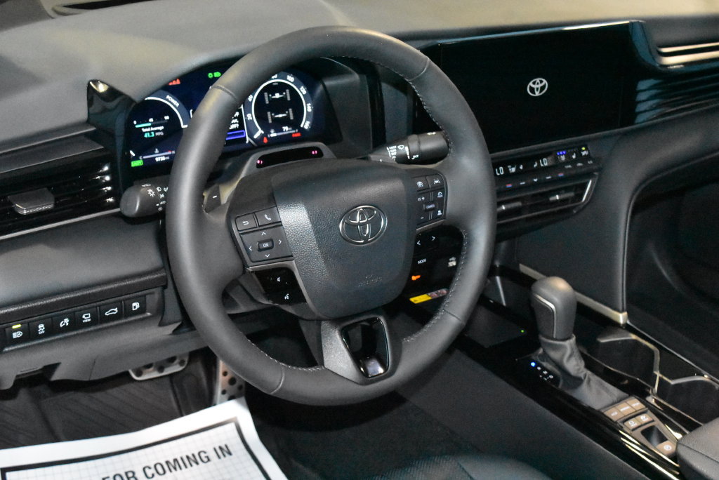 Used 2025 Toyota Camry XSE w/ Premium Plus Package AWD/4WD image 2