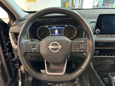 Used 2025 Nissan Rogue SV FWD image 29