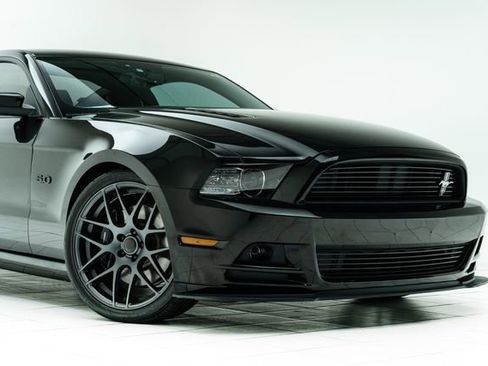 Used 2013 Ford Mustang GT Premium image 4