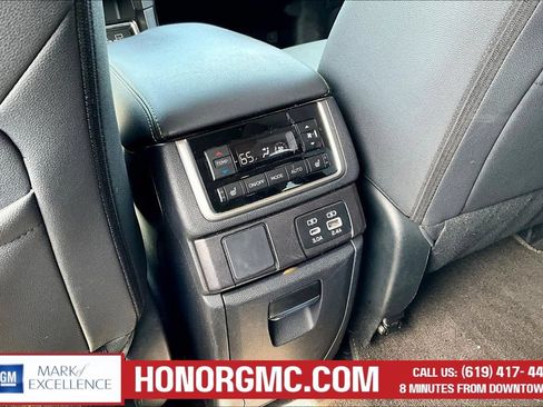 Used 2023 Subaru Ascent Onyx Edition Limited AWD/4WD image 10