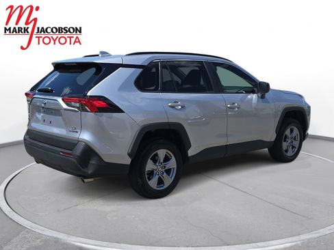 Used 2024 Toyota RAV4 LE AWD/4WD image 5