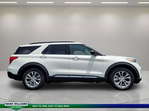 Used 2022 Ford Explorer XLT w/ Equipment Group 202A AWD/4WD image 2