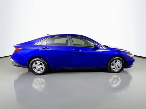 Used 2024 Hyundai Elantra SE FWD image 11