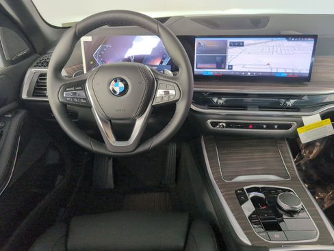 Used 2026 BMW X5 sDrive40i w/ Premium Package image 4