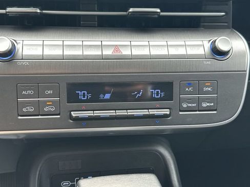 Used 2024 Hyundai Kona SEL AWD/4WD image 18