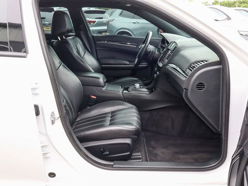 Used 2018 Chrysler 300 S w/ 300S Premium Group RWD image 23
