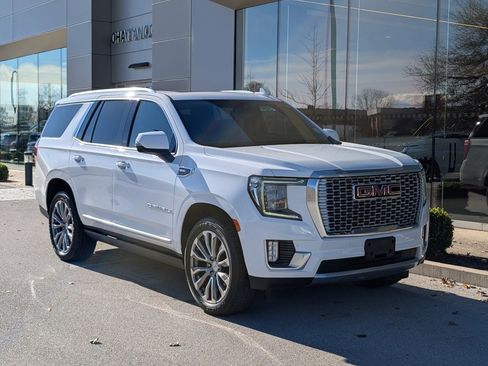 Used 2021 GMC Yukon Denali w/ Denali Premium Package image 9