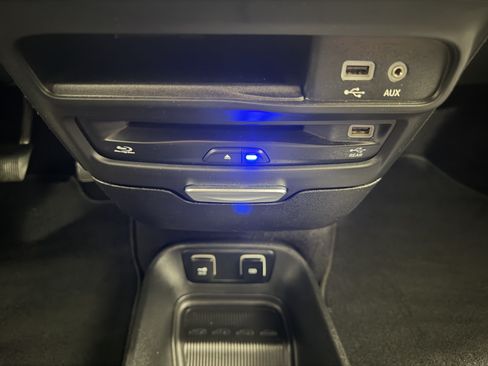 Used 2018 Chrysler Pacifica Limited w/ Advanced Safetytec Group FWD image 20