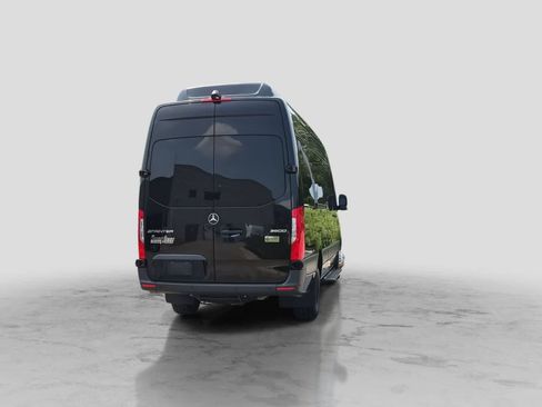 Used 2022 Mercedes-Benz Sprinter 3500 image 7