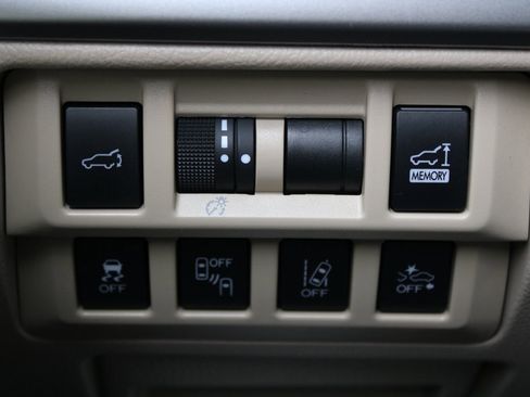 Used 2019 Subaru Outback 2.5i Limited w/ Popular Package #2 image 12