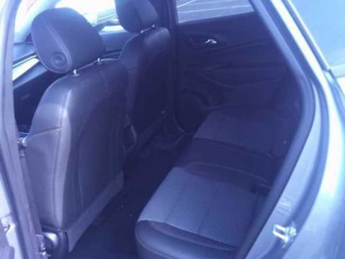 Used 2025 Chevrolet Trax LT FWD image 4