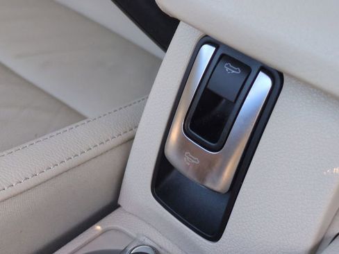 Used 2015 Volkswagen Eos Executive image 20