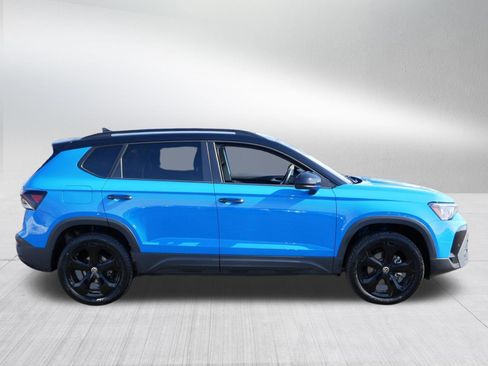 Certified 2025 Volkswagen Taos SE AWD/4WD image 8