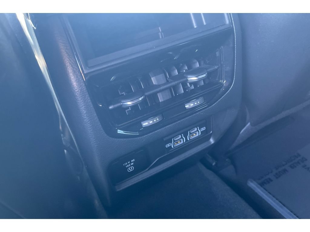 Used 2024 Jeep Grand Cherokee Laredo w/ Luxury Tech Group I AWD/4WD image 40