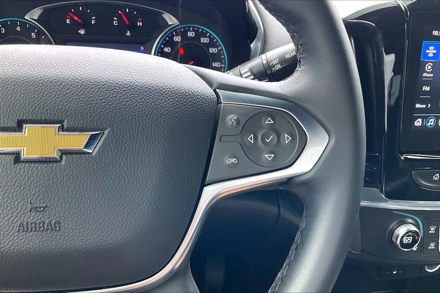 Used 2023 Chevrolet Traverse LT FWD image 19